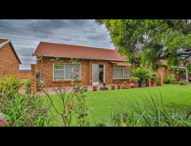 2 BEDROOM SIMPLEX FOR SALE IN EDENVALE CENTRAL